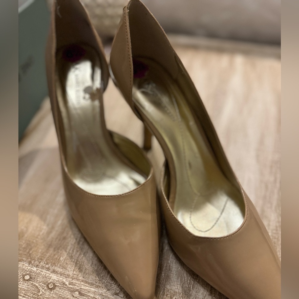 Anne Klein nude patent leather pump